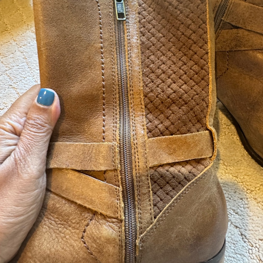UGG Plaid Lined Leather Boots - Picture 4 of 9